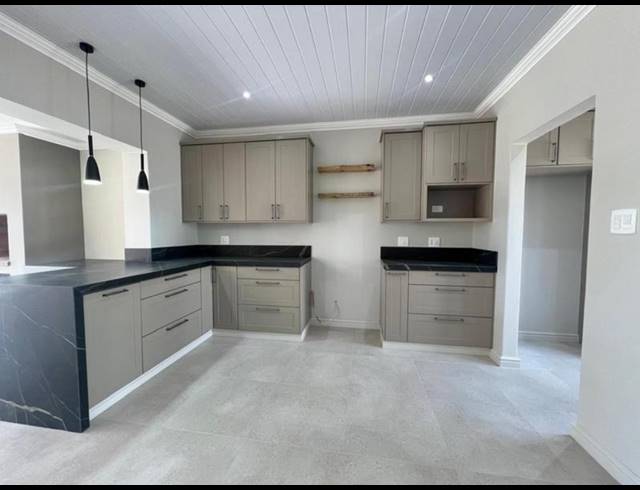 3 BEDROOM HOUSE FOR SALE IN HARTENBOS CENTRAL